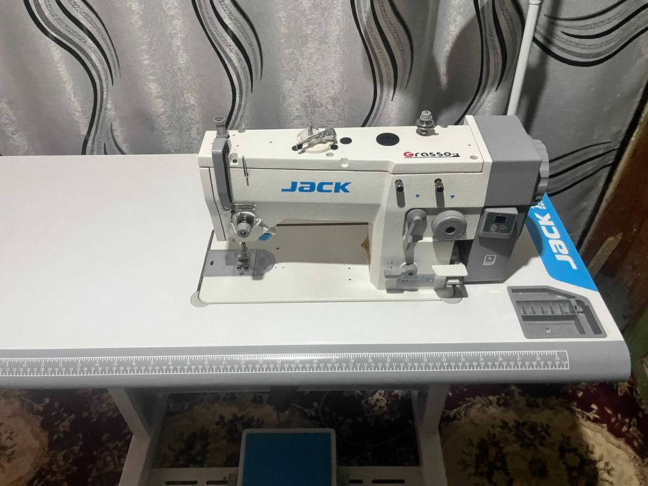 Mașină de cusut industrială in zig-zag si linia JACK JK-20U-53Z