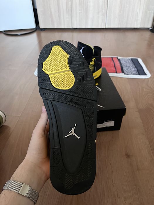 Jordan 4 yellow thunder