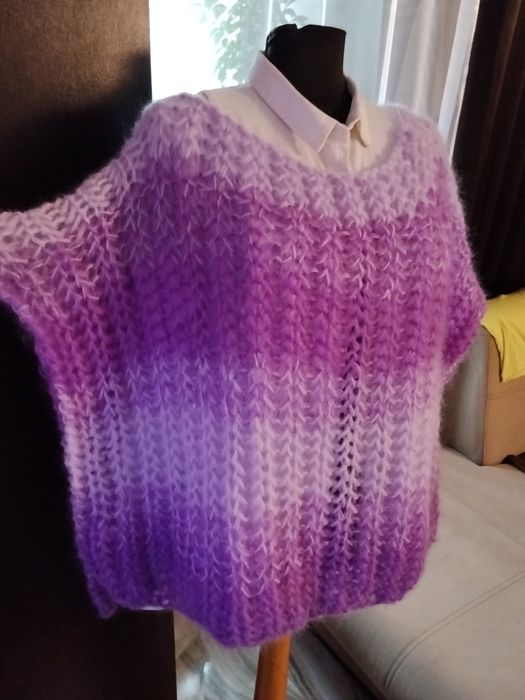Ръчно изплетено пончо от мохер