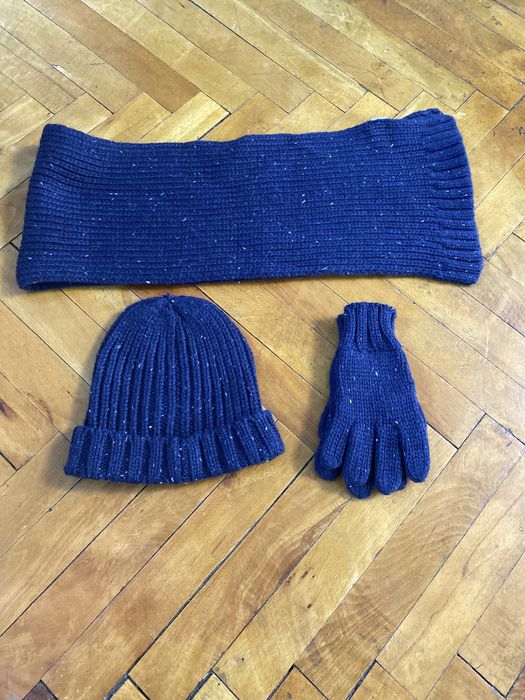 Комплект шапка, шал, ръкавички 3-6 години. Ново