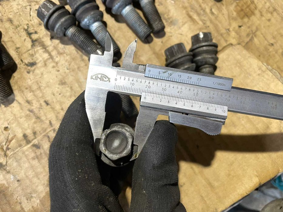 Продавам Болтове /Секретни за Джанти Porsche Cayenne М14х1.50х19