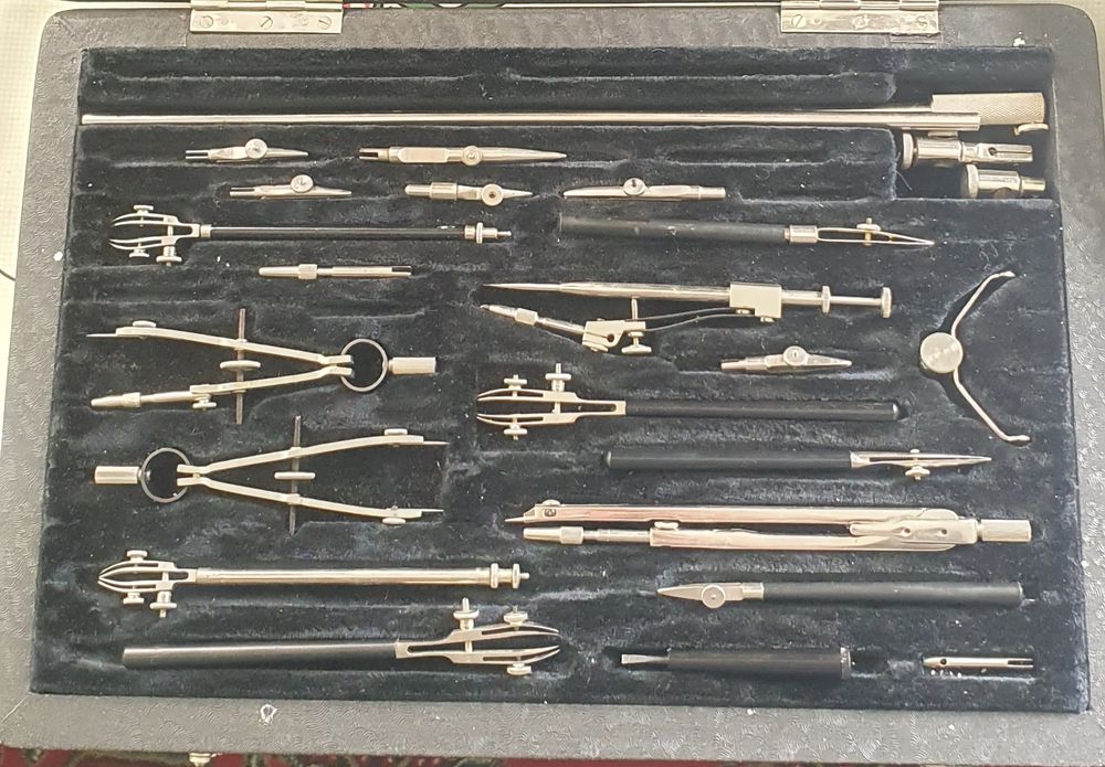 Циркул Продаётся набор Готовальня