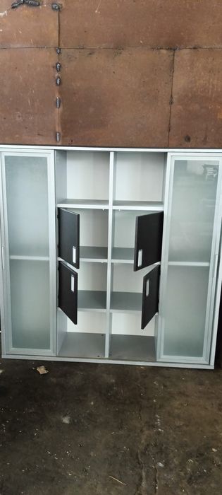 Шкафчик в хорошем состоянии.