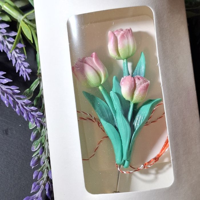 Brosa martisor handmade buchet lalele Fimo