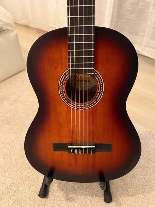 Chitară Clasică Valencia VC204 CSB (Seria 200, Classic Sunburst)