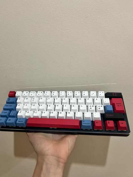 Tastatura glourious + mouse glourious  Negociabil!!