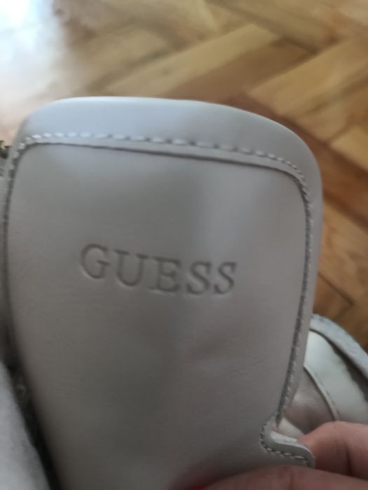 Оригинални боти  Guess
