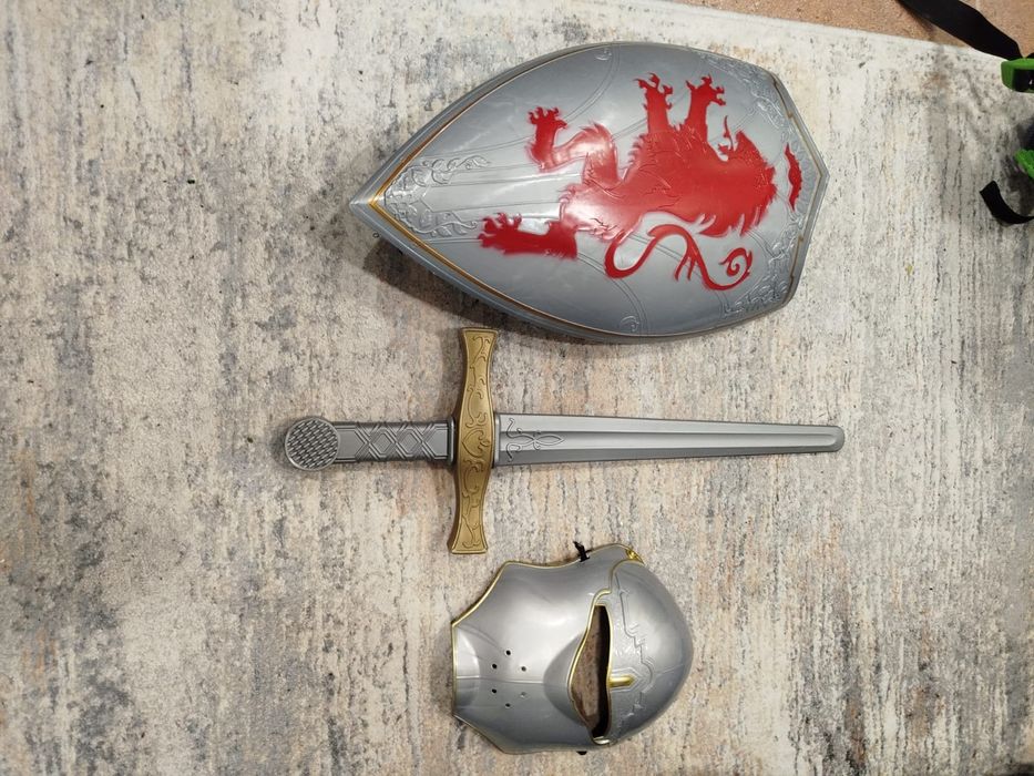 Меч с доспехами продам