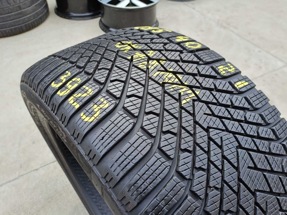 O anvelopa de iarna 295 40 21 pirelli scorpion winter 2 profil 7,8 mm dot 3923