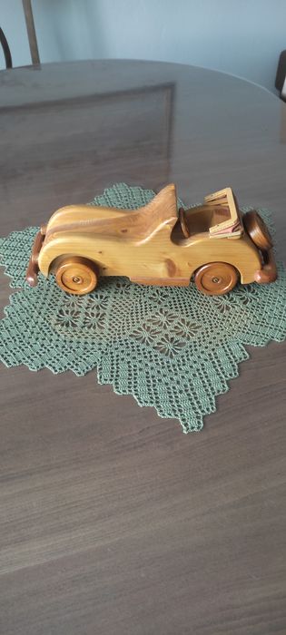Дървени играчки - кола + кран* Кабриолет* Прецизна изработка* От Германия * Цената е за двете