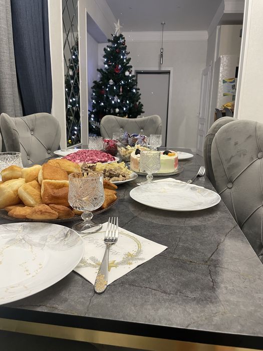 Ёлка 215 метров +игрушки в подарок