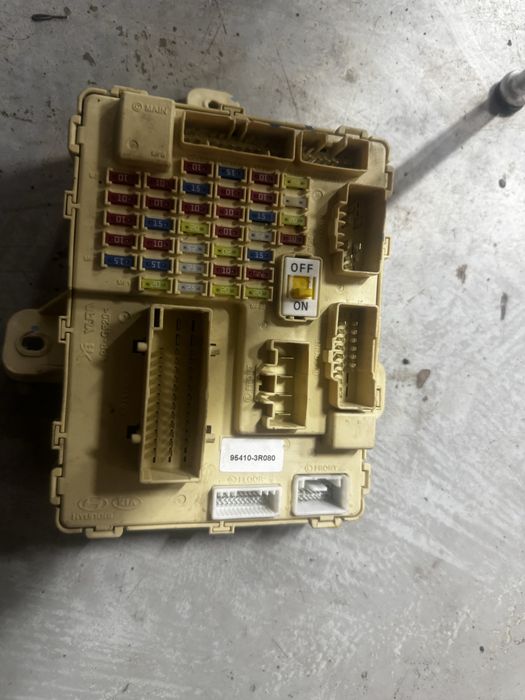 Блок abs блок ipdm  гитара и трапеция kia k7 2013