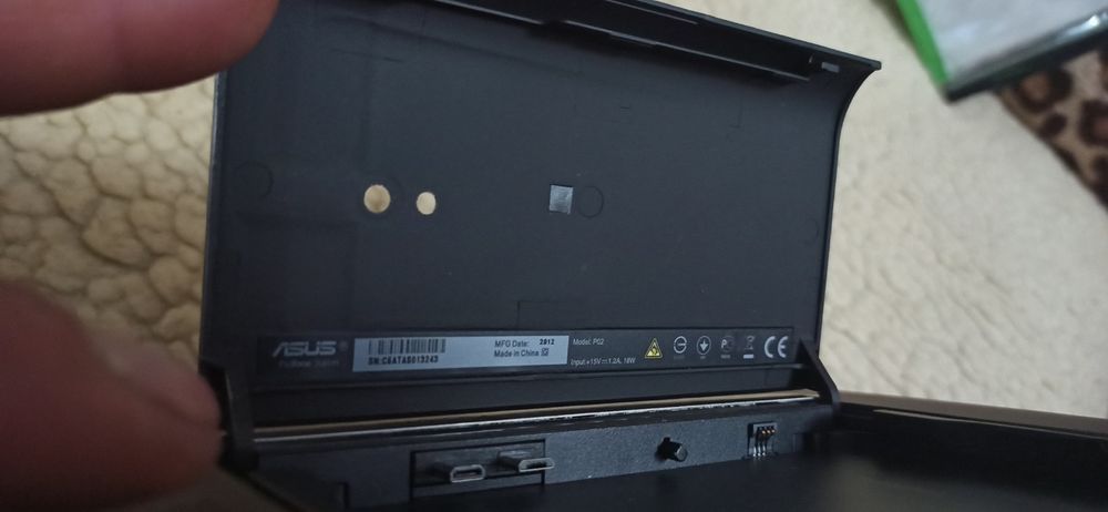 Asus Eee Pad Transformers TF101 și Padfone Station