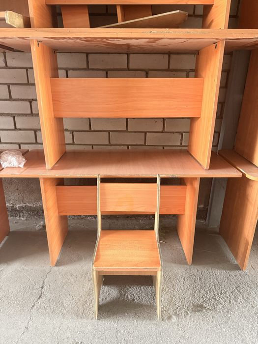 Срочно продам парты и стулья