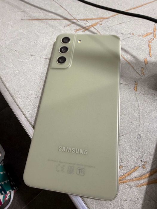 Срочно продается самсунг s21fe в хорошем качестве