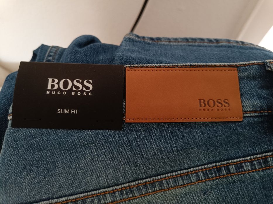 Blugi HUGO BOSS noi cu etichetă