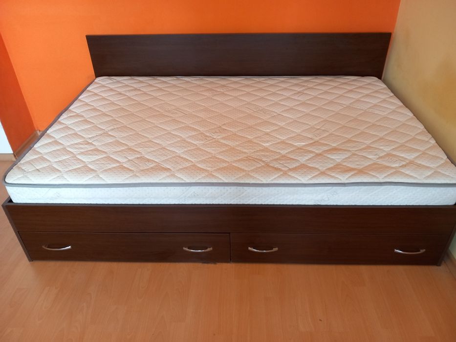 Спалня с подрамка и матрак