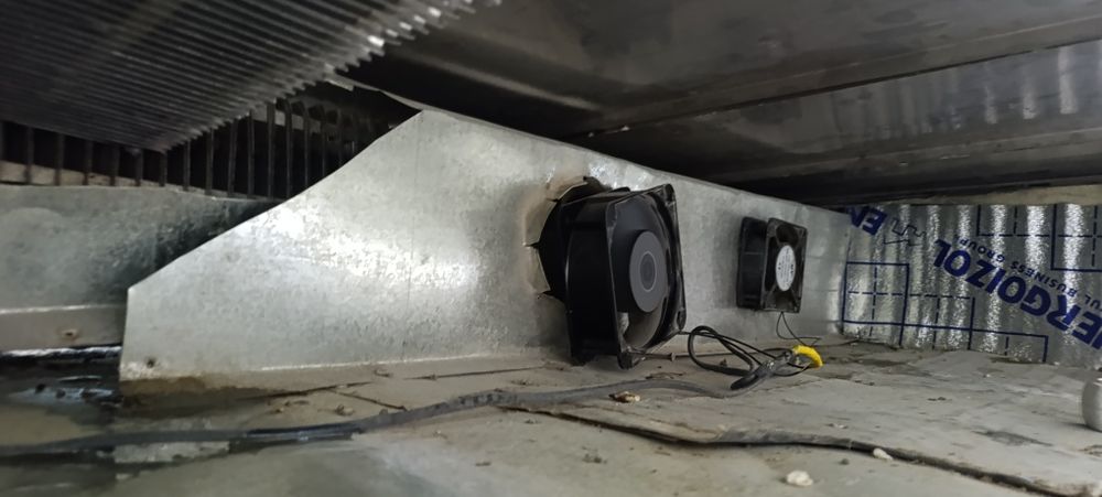 Витрина холодильник сотилади