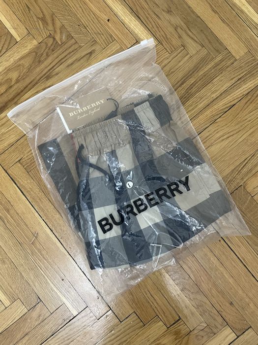 Продам шорты Burberry