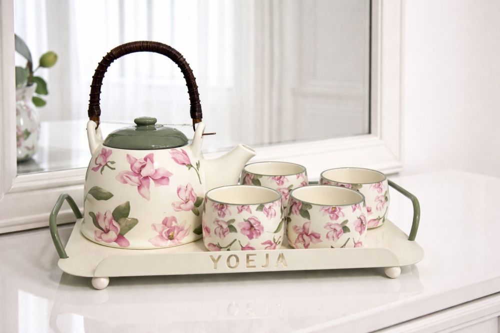 Чайник с чашками