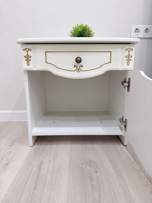 Продам прикроватную тумбу