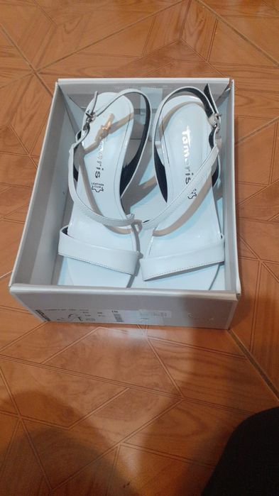 От естествена кожа летни обувки на ток