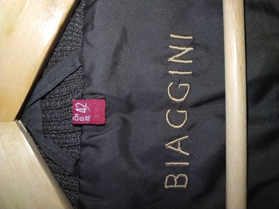 Плътно кафяво яке