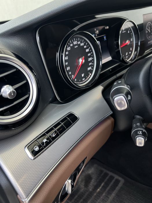 Mercedes E 220 4 Matic AMG