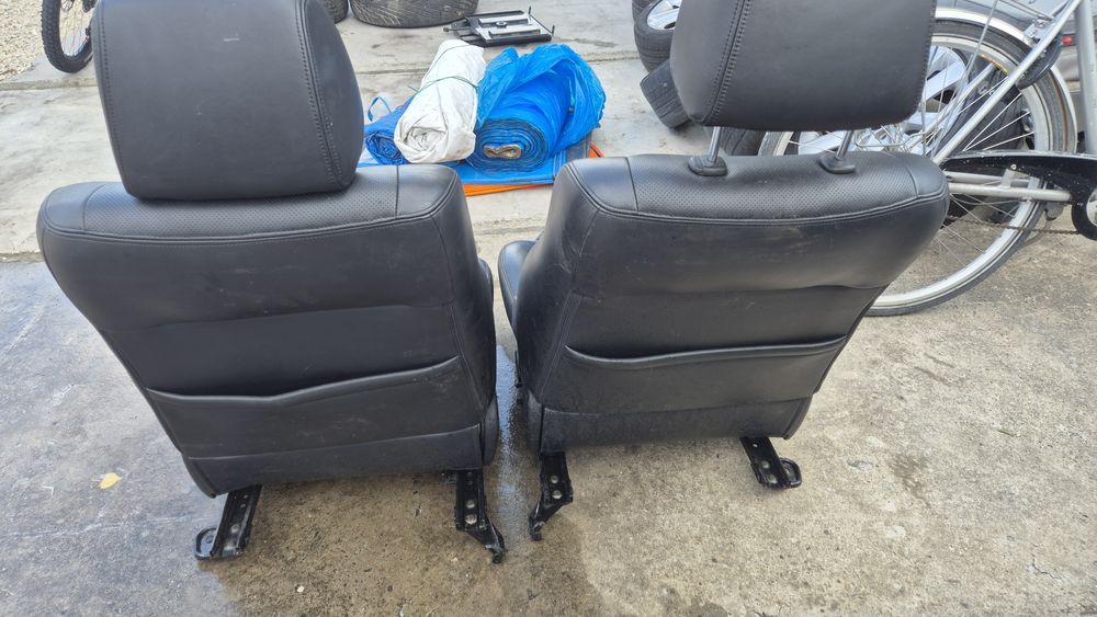 Оригинални Предни Кожени Седалки за Тойота Авенсис Т25 2006- 2009г