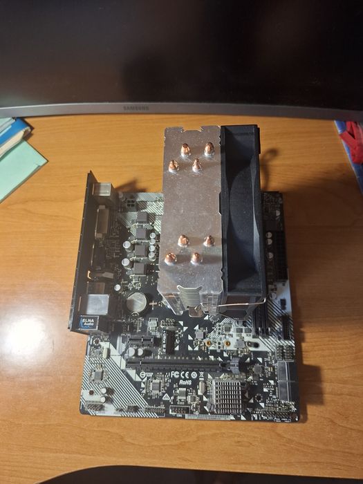 Комплект R7 2700 + B450 + Кулер