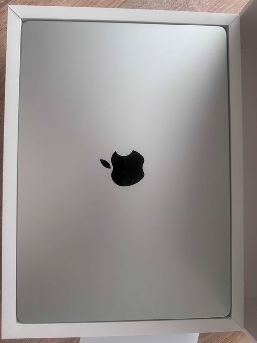 MacBook PRO M4 -Apple M4 Pro чип с 12-ядрен CPU и 16-ядрен GPU