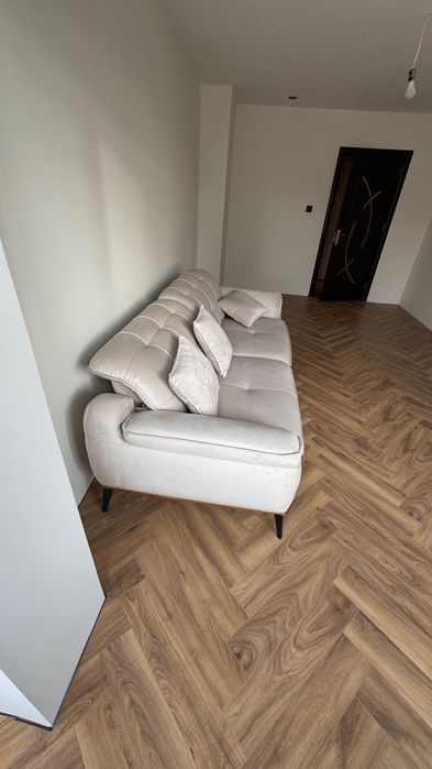 Продавам Триместен Диван GLORIA – Mika, Бежов. Чисто НОВ