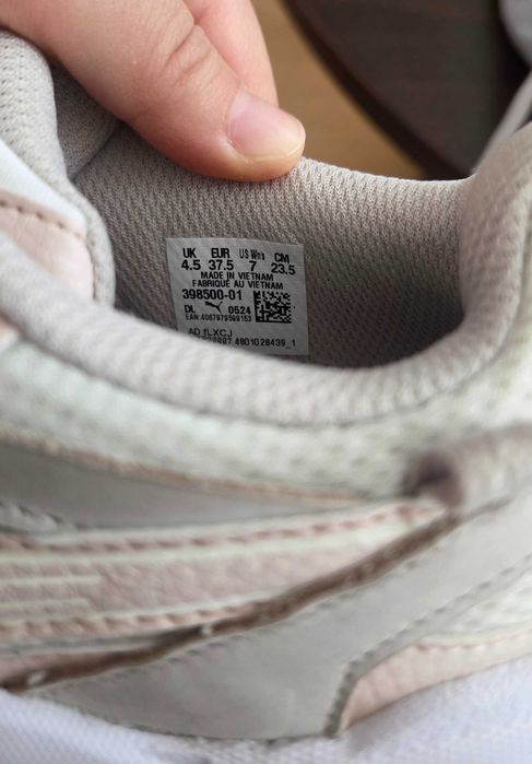 Продавам дамски маратонки Puma