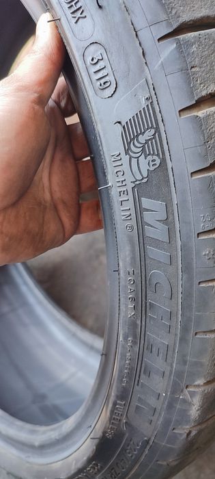 Michelin 225_40_R19 1 ta shina