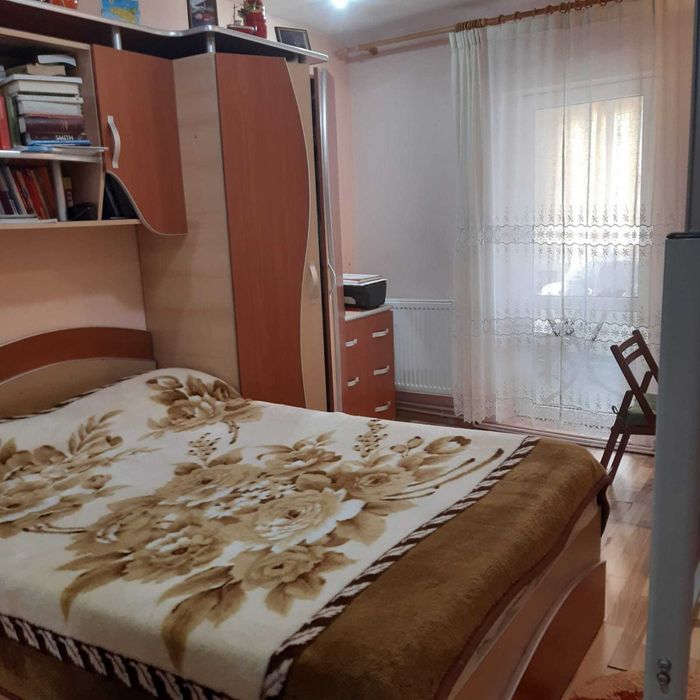 vând apartament in orașul Săveni