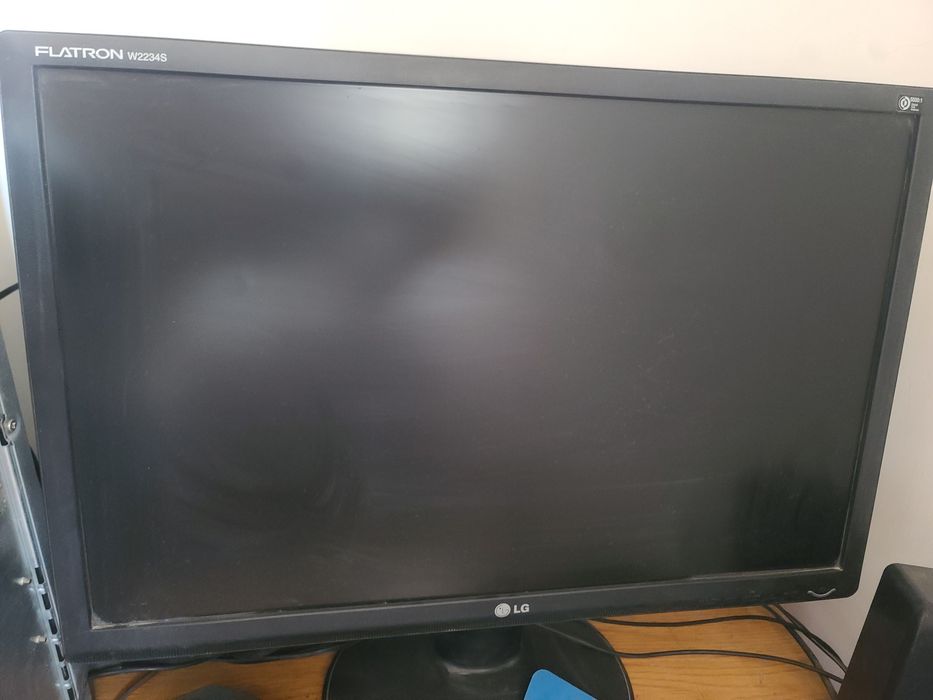 Монитор LG w2234s