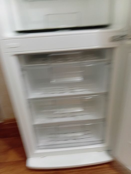 Продам. Холодильник. В отличном состояние