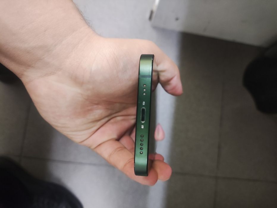 Apple iPhone 13 зеленый