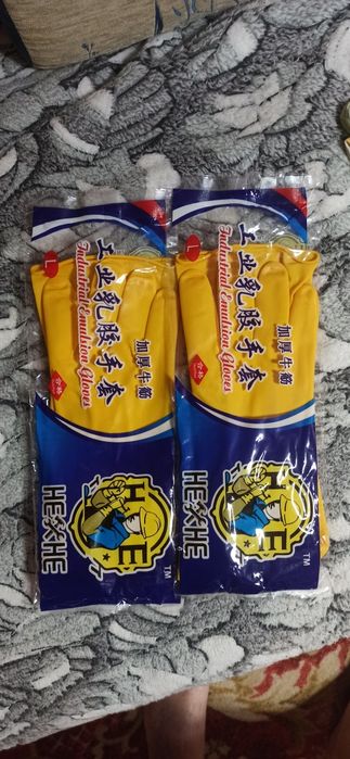 Продам перчатки резиновые.