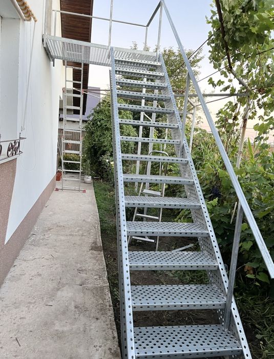Scari de exterior galvanizate industriale