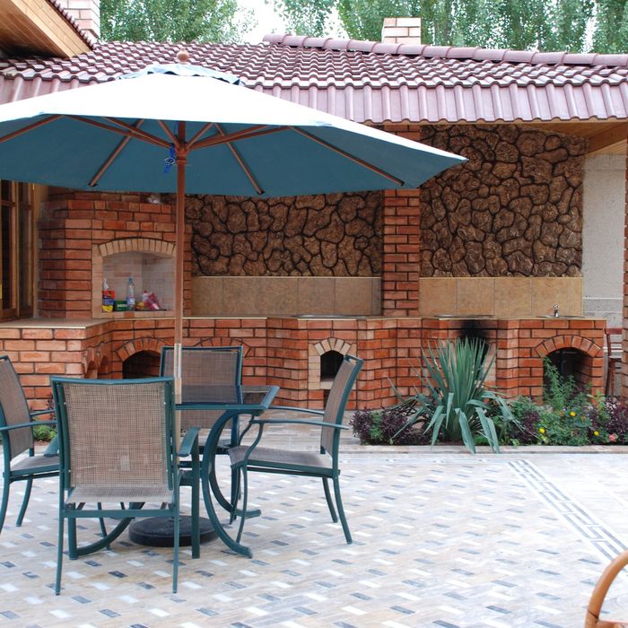 СТРОЕМ БАРБЕКЮ. очаги. Летние кухни . Камин.