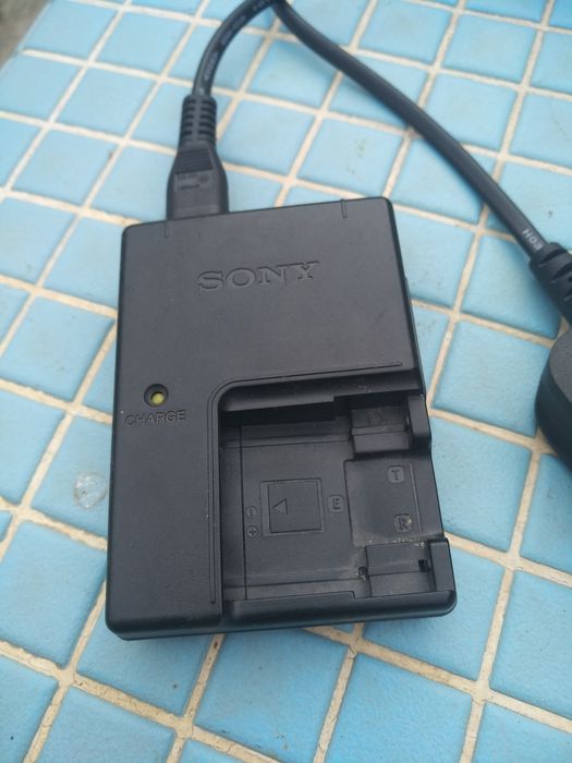 Зарядка для аккумуляторов видеокамеры Sony