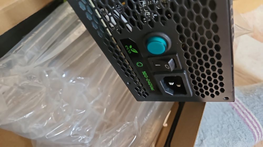 Продам блок питание для компьютера gamemax vp 700W