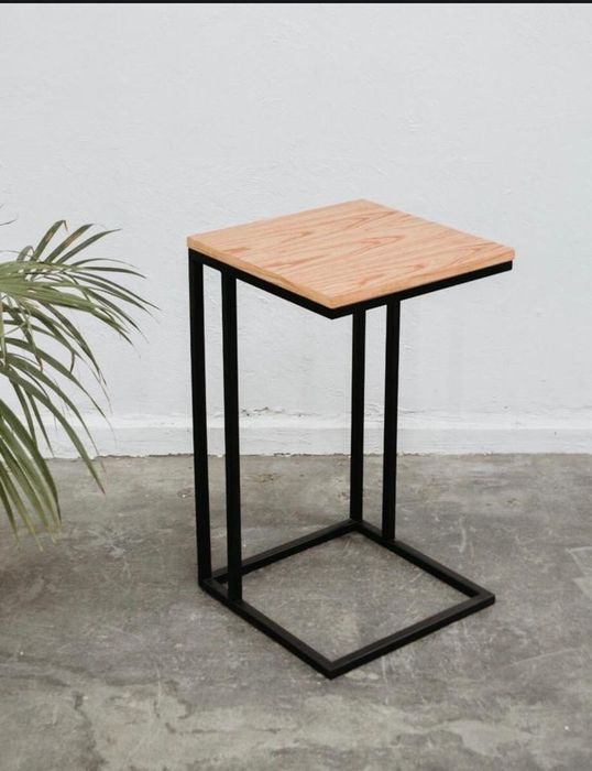 Стойка за пералня/сушилна. Стойки за цветя. Помощни маси.