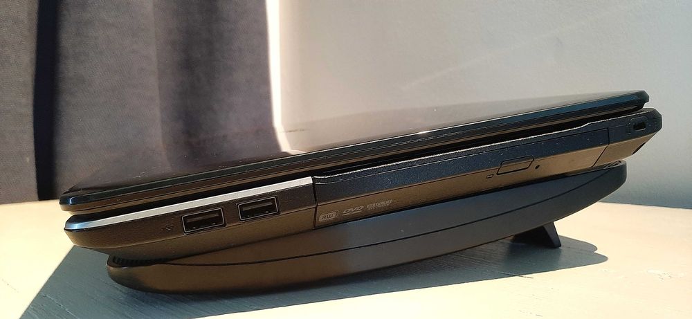 Acer Aspire E1-571G (i3 / NVIDIA GT 620M / 750GB) + Оригинално зарядно