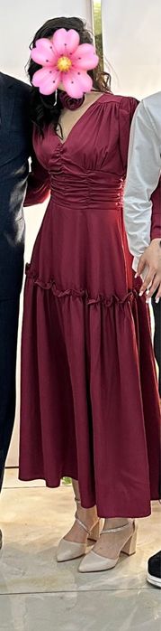 Атласное платье с V вырезом