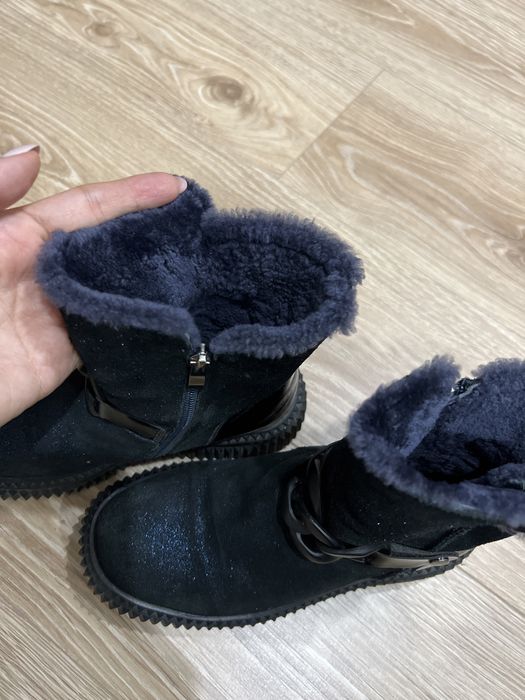 Продам зимние ботинки на девочку