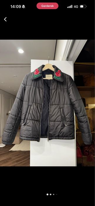 Куртка Gucci Embroidered Rose Collar Puffer Jacket