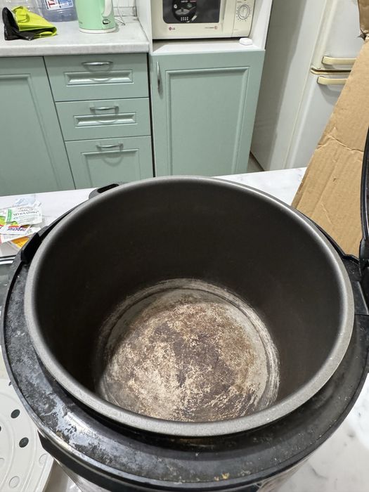 Мультиварка в хорошом состоянии