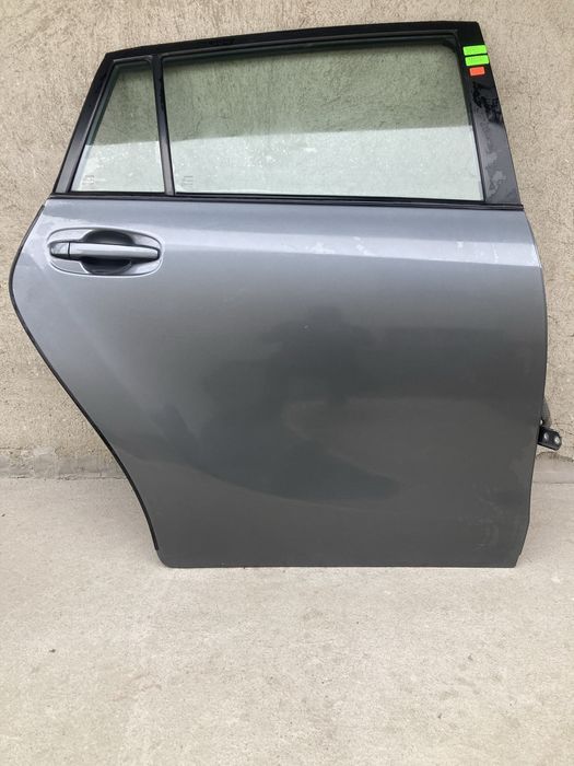 Задна дясна врата за тойота версо / тoyota verso 09-14г